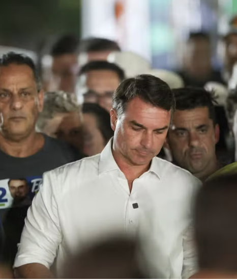 TSE desmente Flávio Bolsonaro e diz que fiscais do PL não foram retirados de ‘sala-cofre’ do tribunal.