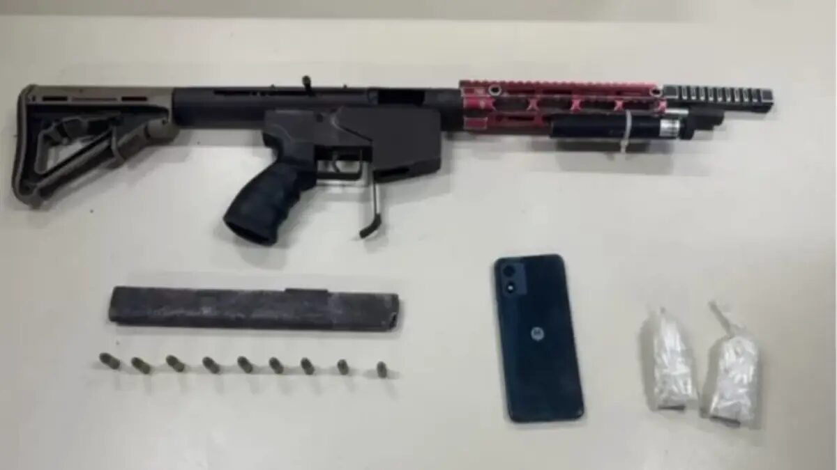 Adolescente de 16 anos é apreendido com arma e drogas em Lauro de Freitas
