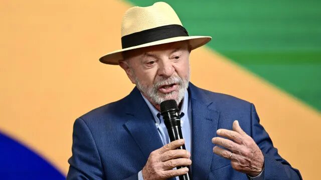 Campanha de Lula cobra aéreas por listas de voos alterados