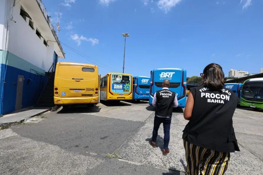 CRIME ELEITORAL: PROCON-BA IDENTIFICA 370 ÔNIBUS PARADOS EM 4 GARAGENS EM SALVADOR