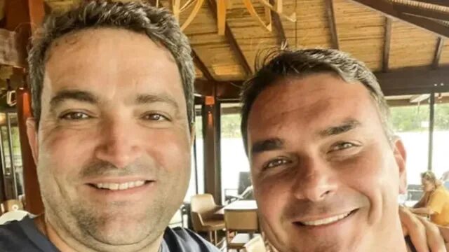 Flávio Bolsonaro é proibido de deixar o país e tem passaportes retidos pelo STF