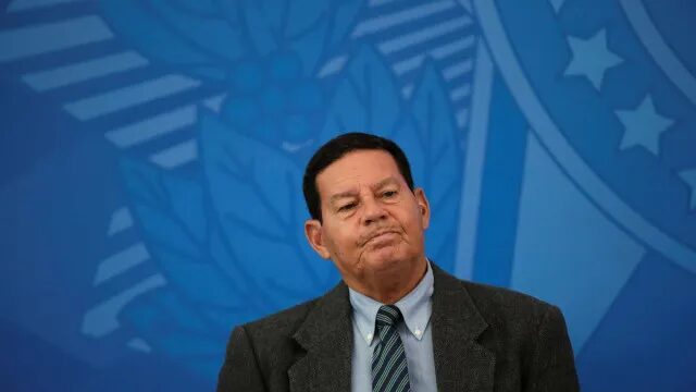 Mourão chama carta de Flávio Bolsonaro de pura ação política