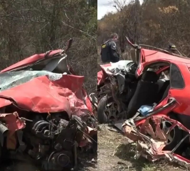 Pai e filho de 4 anos morrem após batida entre carro e três carretas na Bahia; veículo ficou retorcido