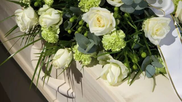 Polícia investiga esquema de venda de dados de falecidos para funerárias em SP