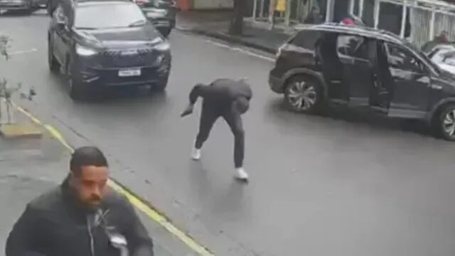 Troca de tiros após tentativa de invasão a condomínio deixa um morto em SP